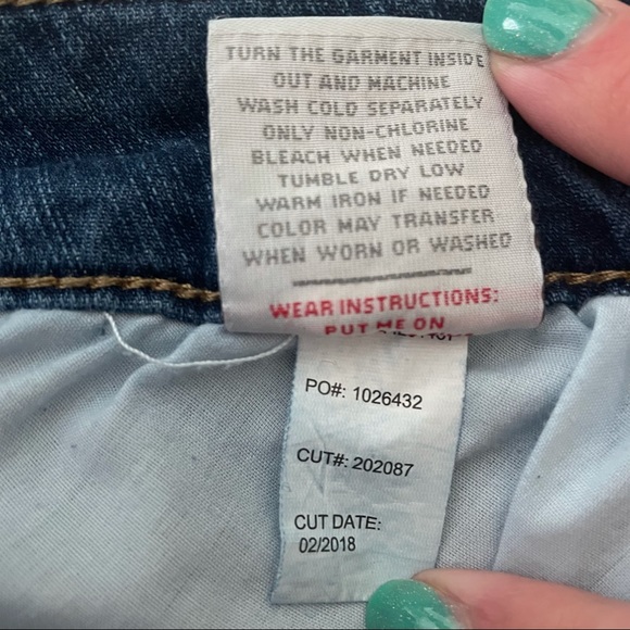 Torrid size 20 frayed edge denim shorts - Picture 6 of 6